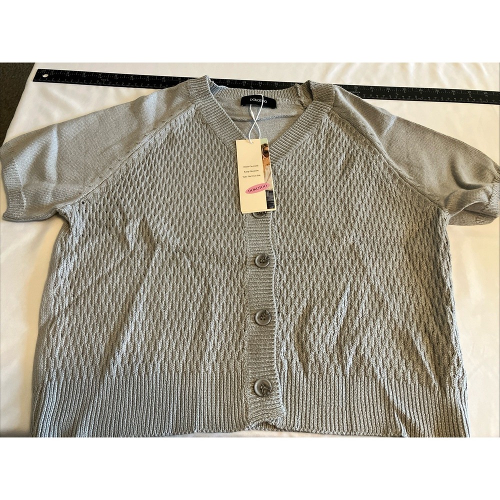 Dokotoo Cropped Cardigan Sweater Women Medium Gray New V-Neck Short Sleeve C958